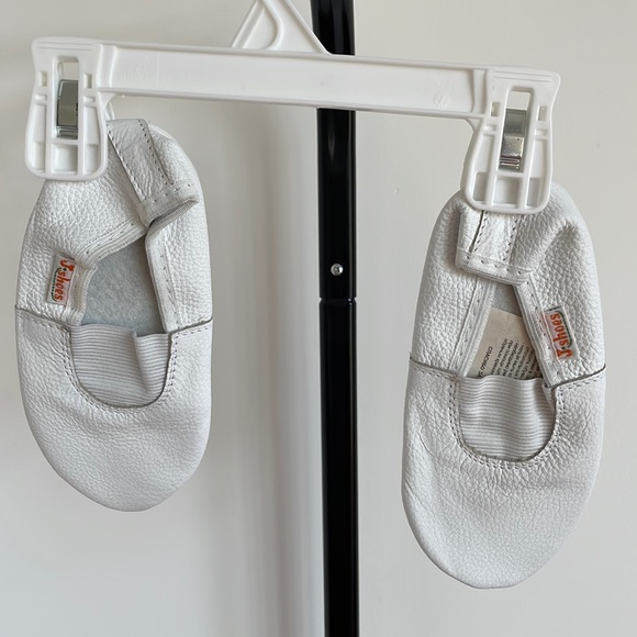 Leather Gymnastic Shoes, 6.7” (170 mm), fits US size 10.5 Toddler Kid - Picture 1 of 4
